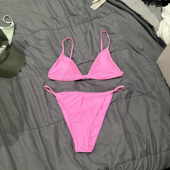 Pink bikini - Picture 2 of 3